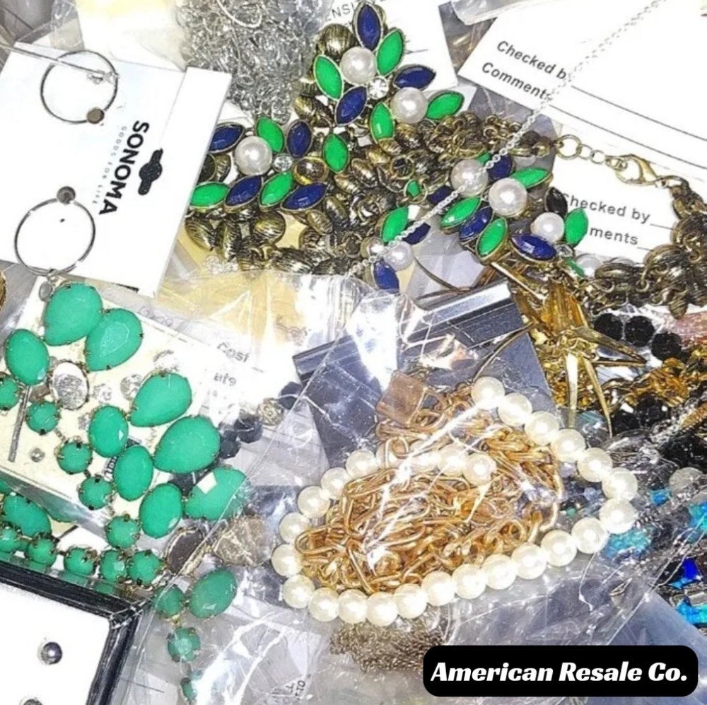 2 lbs 90% GOOD Jewelry Lot-Necklaces,Earrings-Resell-Gold tone Silver tone